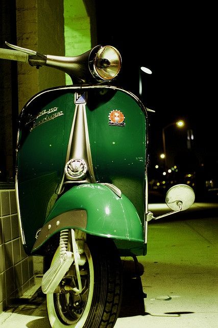 Green | Grün | Verde | Grøn | Groen | 緑 | Emerald | Colour | Texture | Style | Form | Pattern | Wallpaper Vespa, Italy Vespa, Scooters Vespa, Custom Vespa, Vespa 150, Vespa 125, Vespa Lx, Vintage Vespa, Vespa Scooter