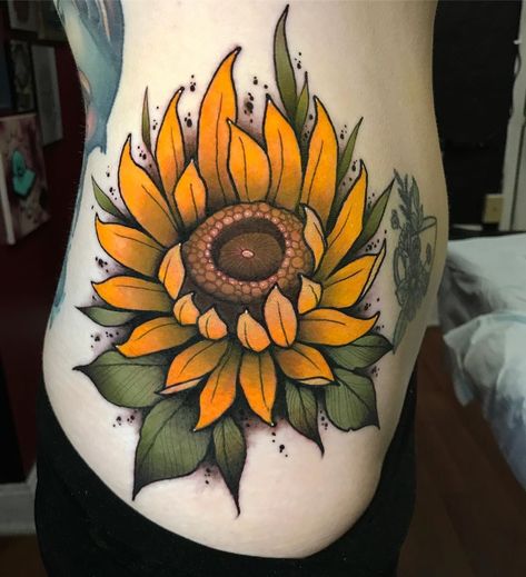 Neotrad Sunflower Tattoo, New School Sunflower Tattoo, Neo Trad Sunflower, Neo Traditional Sunflower Tattoo, Neo Traditional Sunflower, Sunflower Tattoo Color, Trad Sleeve, Bee And Flower Tattoo, Salon Tattoo