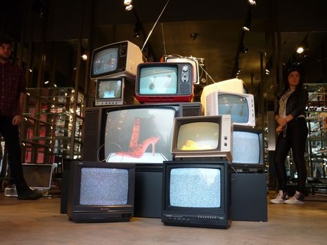 Prop Hire - Kurt Geiger - Retro TV Art Installation Old Tvs Stacked, Tetro Tv, Old Tvs Stacked Aesthetic, Tv Installation Art, Tv Art Installation, Stacked Tvs, Tv World, Art Installation Ideas, Visual Installation