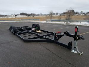 Car Trailer Ramps, Trailer Tiny House, Restroom Trailer, Welding Trailer, Homemade Trailer, Work Trailer, Haunted House Diy, House Frame, Trailer Ramps