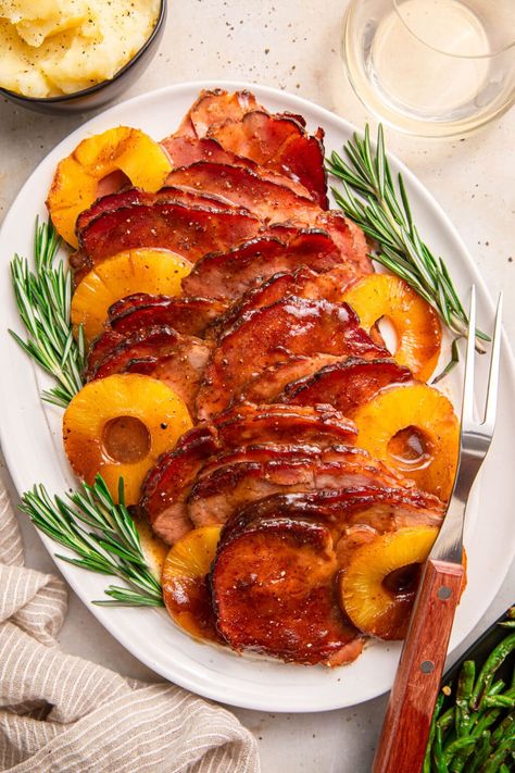 Pineapple Ham Thanksgiving, Best Christmas Ham Recipe, Roasted Ham Recipes, Glazed Ham Recipes Pineapple, Ham Recipes Pineapple, Brown Sugar And Pineapple Ham, Ham And Pineapple Recipes, Christmas Dinner Ham, Pinapple Ham