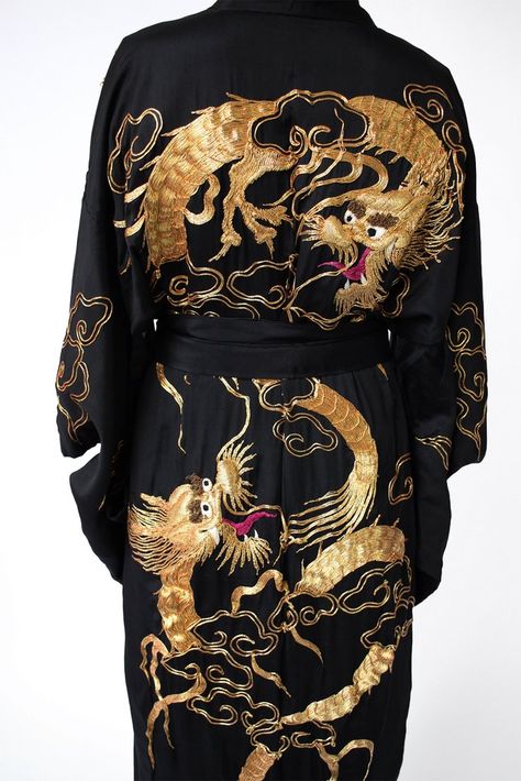 Black And Gold Kimono, Sukuna Aesthetic, Genshin Ocs, Dragon Kimono, Gold Kimono, God Of Lightning, Kimono Dragon, Kimono Traditional, Pink Kimono