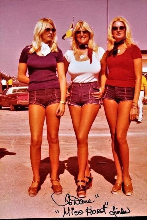 70s Fashion Magazine Print Ads, Authentic 70s Fashion, 1970s Summer Fashion, Metal Girl Style, 1970s Photography, 70s Pictures, Biker Chick Outfit, Linda Vaughn, Retro Summer Outfits