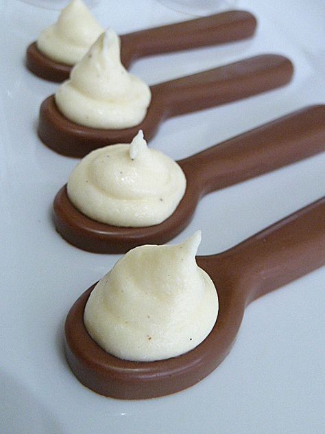 Chocolate Spoons with Mousse by @Azlin Bloor Spoon Desserts, Chocolate Spoons, White Chocolate Mousse, Dessert Simple, Mousse Recipes, Chocolate Bomb, Chocolate Dessert, Homemade Candies, Chocolate Treats