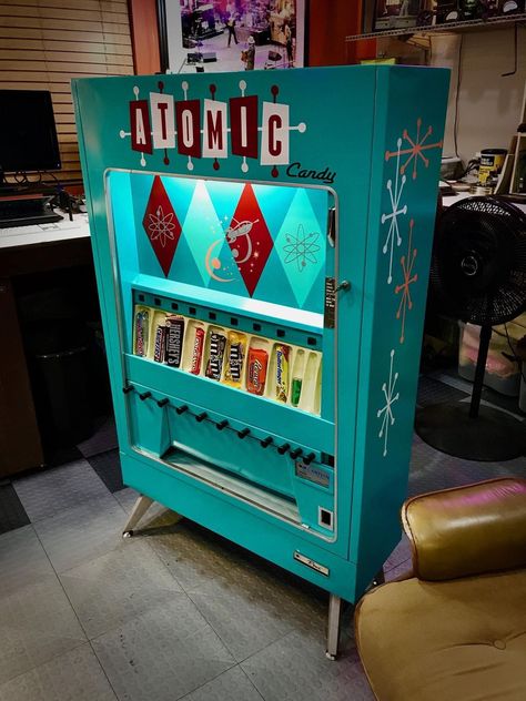 Candy Vending Machine, Rare Candy, Vintage Mall, Fluorescent Lights, Geeky Art, Living Tv, Retro Diner, Vintage Candy, Vintage Bottles