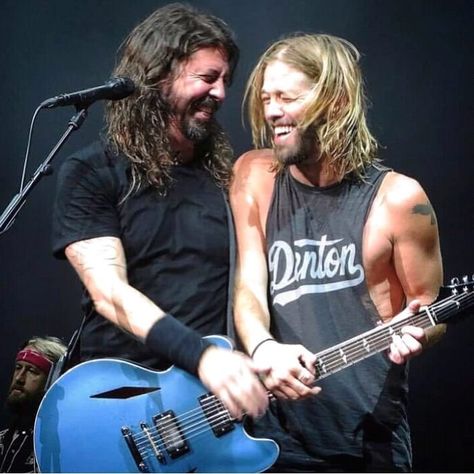 Dave And Taylor Hawkins, Taylor And Dave Grohl, Foo Fighters Taylor Hawkins, Taylor Hawkins Dave Grohl, Taylor Hawkins Wallpaper, Taylor Hawkins Tattoo, Dave Grohl Wallpaper, Taylor Hawkins And Dave Grohl, Dave And Taylor