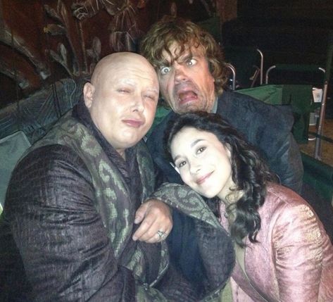 'Game Of Thrones' -- Behind The Scenes Photos Game Of Thrones Bloopers, Game Of Thrones 3, Game Of Thrones Cast, Got Game Of Thrones, Behind The Scenes Photos, Game Of Thrones Funny, Got Memes, Games Of Thrones, Casting Pics