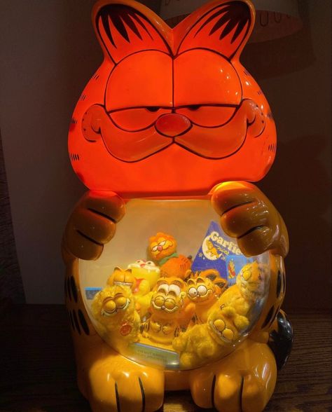 Garfield Merch, Fat Orange Cat, Garfield Pictures, Garfield Images, Garfield Cartoon, Garfield Cat, I Hate Mondays, Nick Nacks, Silly Cats Pictures