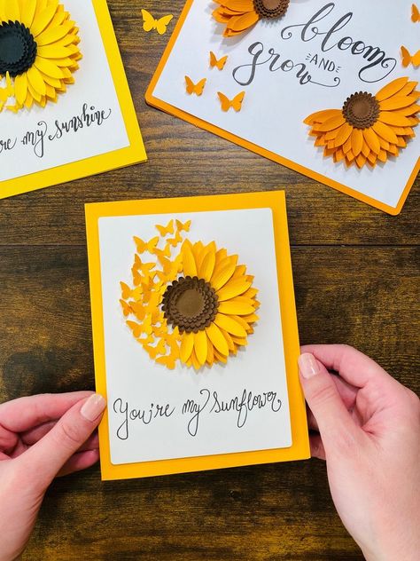 Teachers Day Card, Paper Sunflowers, Sunflower Cards, Easy Paper Flowers, Paper Flower Crafts, Paper Butterflies, Card Files, Spring Crafts, Flower Cards