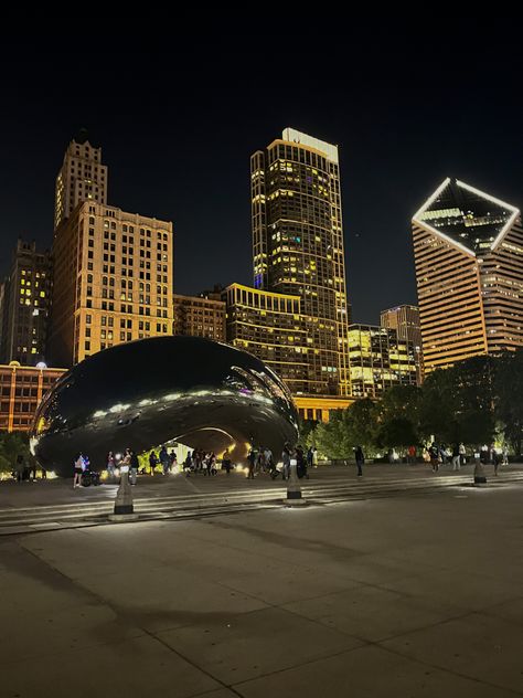 downtown chicago the bean Chicago The Bean, Lincoln Square Chicago, Downtown Chicago Aesthetic, Downtown Chicago At Night, Mason Core, Chicago Brownstone, Downtown Chicago Restaurants, The Bean Chicago, Chicago Life