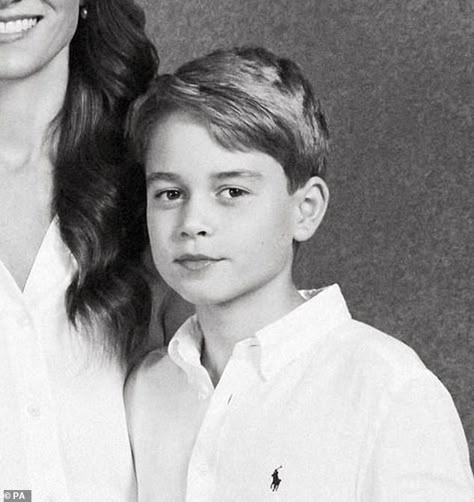 Prince George Gif, Christmas Card Family, George Alexander Louis, Photos Of Prince, Familia Real, December 2023, Royal Families, Farm Heroes, William And Kate