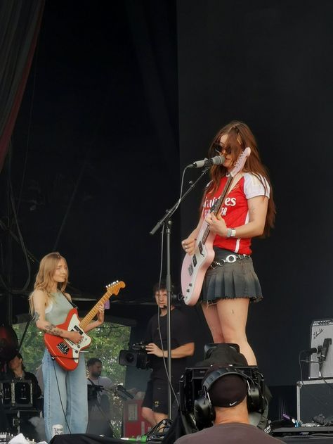 Hester Chambers & Rhian Teasdale of Wet Leg performs in support of Pulp at Finsbury Park in London, England, UK! (01/07/23) Wet Leg Outfit, Rhian Teasdale Aesthetic, Rhian Teasdale Outfits, Wet Leg Poster, Wet Leg Band Aesthetic, Wet Leg, Band Performance, Wet Leg Band, Alt Aesthetic