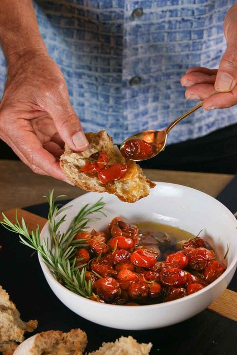 Tomato Jam Appetizer, Tomato Jam Uses, Tomato On Bread, Confit Tomatoes And Garlic, Roasted Tomato Appetizer, Tomato Confit Recipes, Red Appetizers, Tomato Garlic Confit, Confit Tomatoes