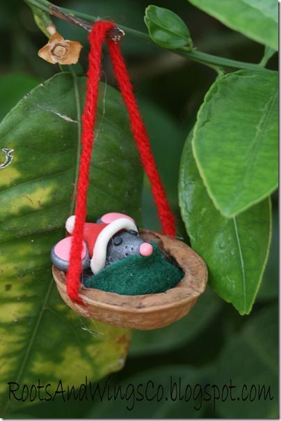 Baby Mouse Santa Christmas Ornaments - mice are sleeping in walnut shells! Walnut Shell Crafts, Polymer Clay Ornaments, Homemade Ornaments, Christmas Clay, Polymer Clay Christmas, Walnut Shell, Navidad Diy, Christmas Mouse, Clay Ornaments