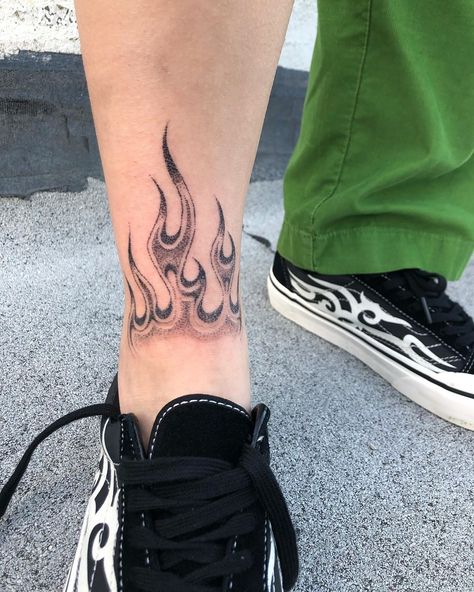 Hand Poked Tattoo on Instagram: “🔥 drawn on flames for Ro, thank you! 🔥 handpoked at @sangbleutattoola. Booking Chi, LA, Portland dates in bio” Reflection Tattoo, Poked Tattoo, Alligator Tattoo, King Drawing, Uv Tattoo, Ear Tattoo Ideas, Planet Tattoos, Graffiti Tattoo, Flame Tattoos