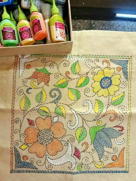 Fabric Painting On Clothes, Kantha Embroidery, Hand Painted Fabric, Sashiko Embroidery, Hand Embroidery Videos, Handmade Embroidery Designs, Embroidery Works, Hand Embroidery Projects, Embroidery Patterns Vintage