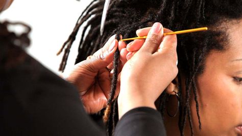 Learn how to crochet dreads in this Howcast hair video about dreadlocks. Starting Dreads, Pretty Dreads, Dreadlock Maintenance, Dread Braids, Crochet Dreads, Dreadlock Accessories, Dread Hairstyles, Lost Hair, Loose Hairstyles