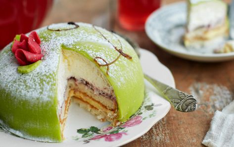 A Classic Swedish Princess Cake (Klassisk prinsesstårta) - Try Swedish Swedish Princess Cake, Swedish Cuisine, Marzipan Cake, Visit Sweden, Tandoori Masala, Cakes And Cookies, Yellow Foods, Swedish Recipes, Culinary School