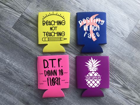 Summer Cricut Projects To Sell, Camping Coozie Ideas, Koozie Ideas Vinyl, Beach Koozie Ideas, Lake Koozie Ideas, Camping Koozie Ideas, Summer Koozies, Beach Koozies, Pool Party Koozies