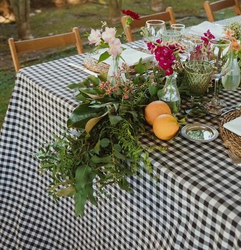 Gingham Tablecloth Wedding, Tablecloth Aesthetic, Gingham Wedding, Gingham Party, Aesthetic Party, Gingham Tablecloth, Orange Grove, Dinner Party Summer, Wedding Spain