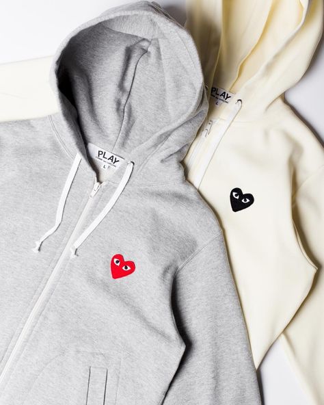 Comme Des Garcons Play Outfit, Comme Des Garcons Outfit, Comme Des Garcons Hoodie, Shirt Branding, Work Wear Spring, Comme Des Garcons T Shirt, Commes Des Garcons, Logo Play, Birthday Dinner Outfit