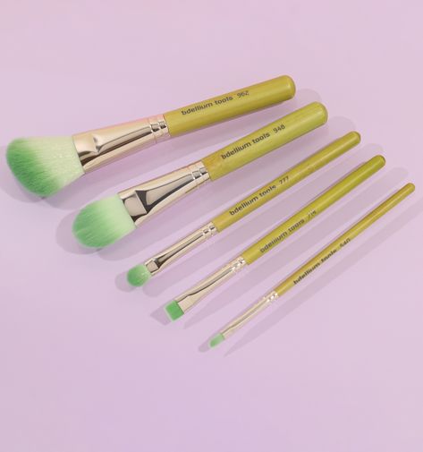 Brush up on eco-friendly beauty with our Green Bambu collection, for a greener glam routine.🌿

#BdelliumTools #MakeupBrushes #EcoFriendly #Makeup Bamboo Hair Brush Set, Neon Lime Makeup Brush Sets, Pink Brush Set, Professional Makeup Kit, Pink Makeup Brush Set, Vegan Makeup Brushes, Eco Friendly Beauty, Makeup Kit, Professional Makeup