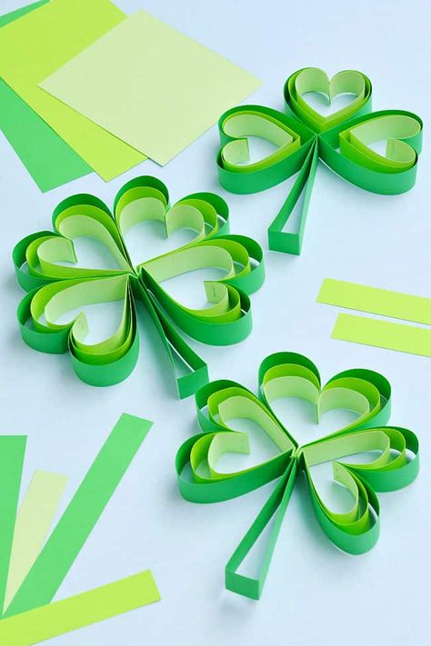 Have fun making a paper shamrock! This St. Patrick's Day craft for kids is SO EASY to make, and you only need a few simple craft supplies! Hang these 3D paper shamrocks as decorations at home or at school. It's such a fun paper craft for kids of all ages! Things To Make Easy, Diy St Patrick's Day Crafts, One Little Project, Diy Crafts To Do At Home, Shamrock Template, Shamrock Craft, Trash Into Treasure, Crafts To Do At Home, Paper Craft For Kids