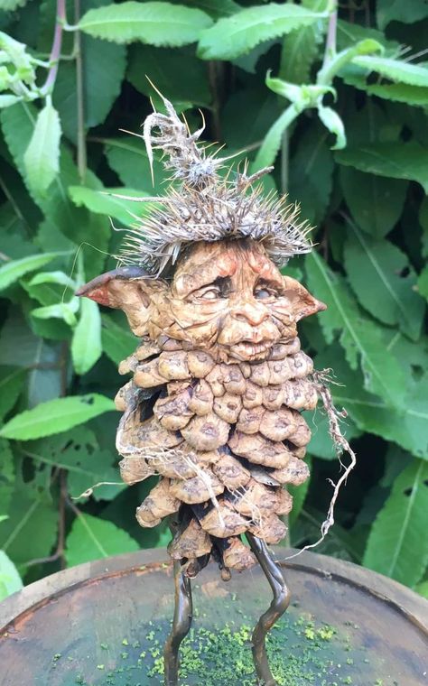 Pinecone Creatures, Pagan Celebrations, Twig Crafts, Pine Cone Art, Fall Arts And Crafts, Fairy Garden Crafts, Cones Crafts, Tree Carving, Pine Cone Crafts