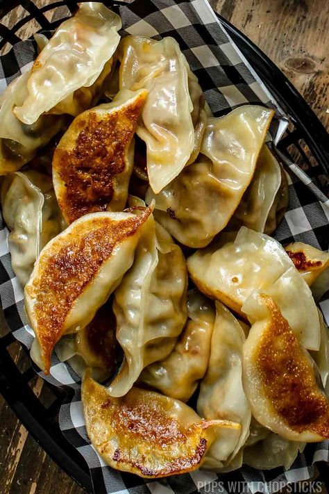 Pan Fried Dumplings, Best Dumplings, Boiled Chicken Breast, Vegetable Dumplings, Hawaiian Recipes, Chicken Spring Rolls, Dumpling Filling, Fried Dumplings, Mapo Tofu