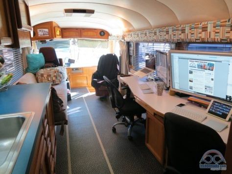 Ambulance Interior, Office On Wheels, Motorhome Life, Rv Office, School Bus Tiny House, Rv Dreams, Vintage Bus, Sailboat Living, Airstream Interior