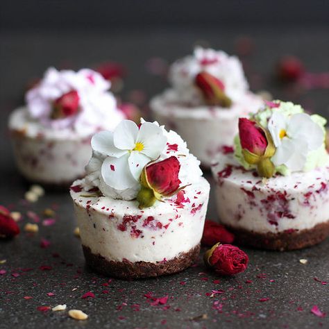 Coconut Rose Vegan Cheesecakes | Vegan Recipes Raw Vegan Dessert Recipes, Raw Cheesecake, Raw Vegan Desserts, Raw Cake, Vegan Cheesecake, Raw Desserts, Small Desserts, Raw Vegan Recipes, Turkish Delight