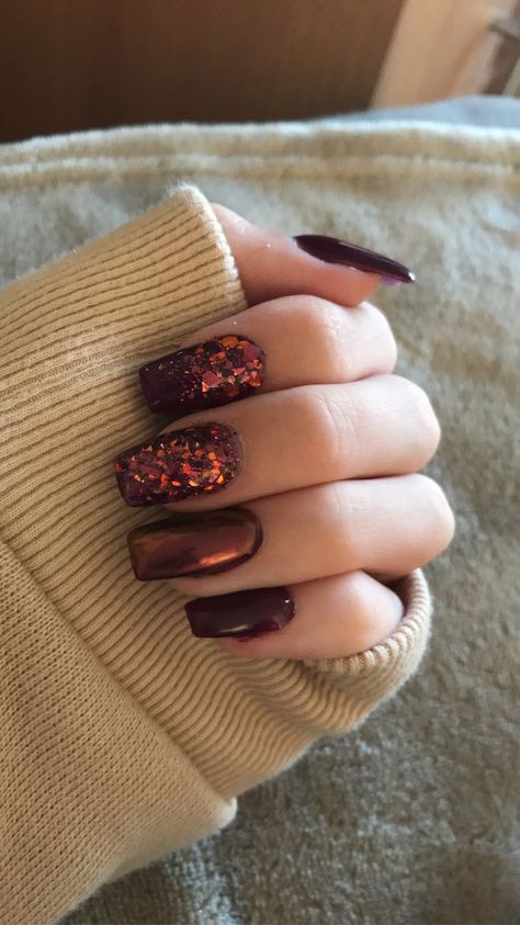 Mulled wine nails for Christmas 🎄  Burgundy purple nails  Mulled wine glitter - glitterarty Glitterarty chrome powder Mylee gel polish #christmasnails #mulledwine #purplenails #burgundynails #chromenails Wine Glitter Nails, Wine Nails With Glitter, Mulled Wine Nails, Burgundy Purple Nails, Maroon Glitter Nails, Lumineers Concert, Burgundy Chrome Nails, Oxblood Nails, Black Chrome Nails