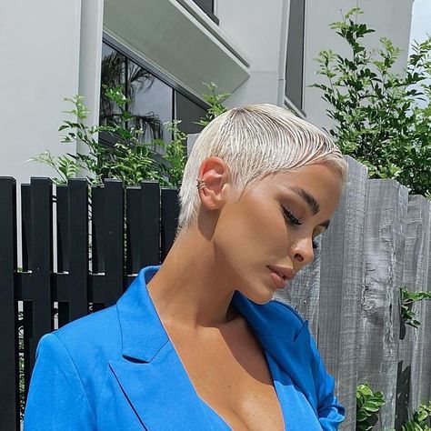 A3 Hair, Ellie Gonsalves, Funky Hair, Funky Hairstyles, Queen Hair, Perfect Brows, Short Cut, Short Hair Haircuts, Buzz Cut