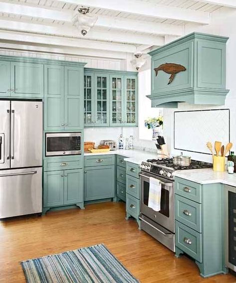 Benjamin Moore's Stratton Blue kitchen cabinets Glass Fronted Kitchen Cabinets, Teal Kitchen Cabinets, Beach Cottage Kitchen, Hamptons Decor, Teal Kitchen, Kabinet Dapur, Beach Kitchens, Beach House Kitchens, Cottage Kitchens