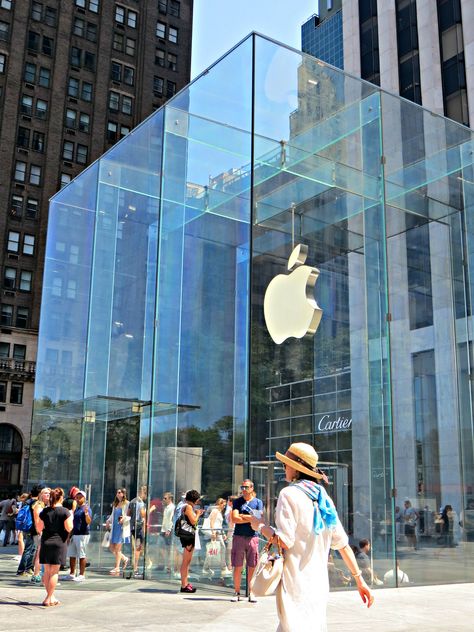 Apple Store, 767 Fifth Avenue, New York City. August 14, 2015. Apple Store Fifth Avenue New York, Apple Store New York, Apple Store Design, Fifth Avenue Nyc, 5th Avenue New York, Fifth Avenue New York, Apple 5, Nyc Girl, Tinta China