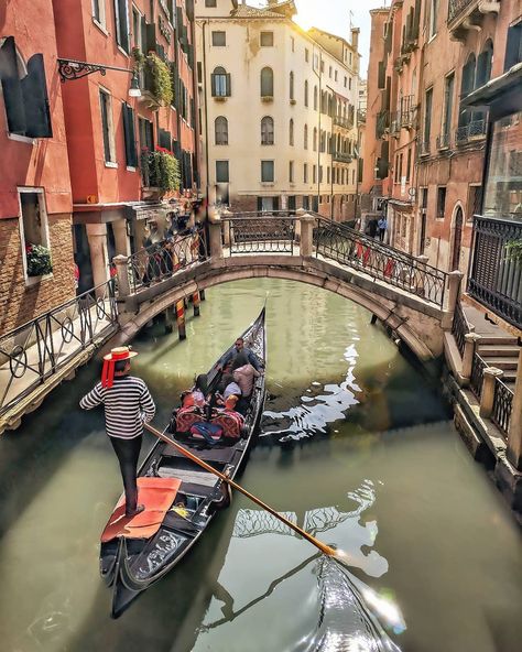 Venice Lido, Venice Hotels, Trip To Italy, Venice Italy Travel, Italy Travel Guide, Italy Vacation, Beach Reading, White Sand Beach, Travel Goals