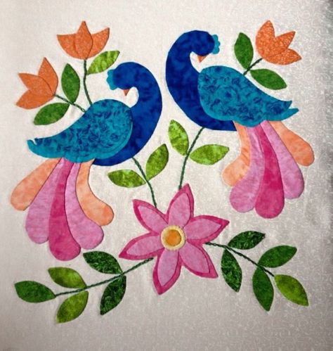 Baltimore Album Quilt, Peacock Embroidery Designs, Wool Applique Patterns, Flower Quilts, Free Hand Rangoli, Applique Quilting, Animal Quilts, Bird Embroidery, Handwork Embroidery Design