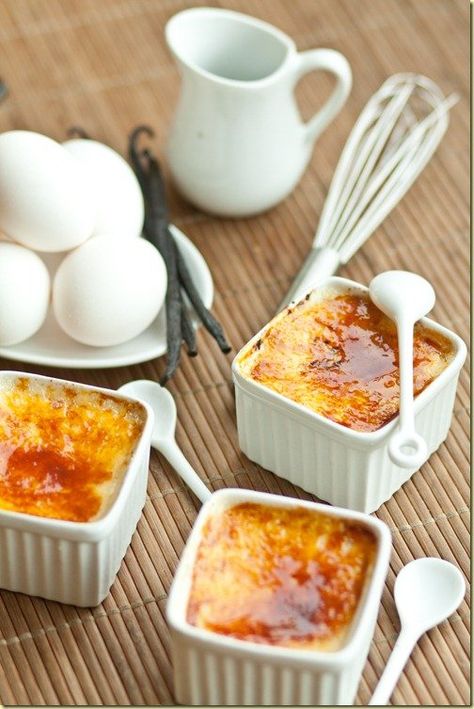 كريم بروليه, Brulee Recipe, Creme Brulee Recipe, Custard Desserts, Yummy Sweets, Eat Dessert, Trifle, Puddings, Sweet Desserts