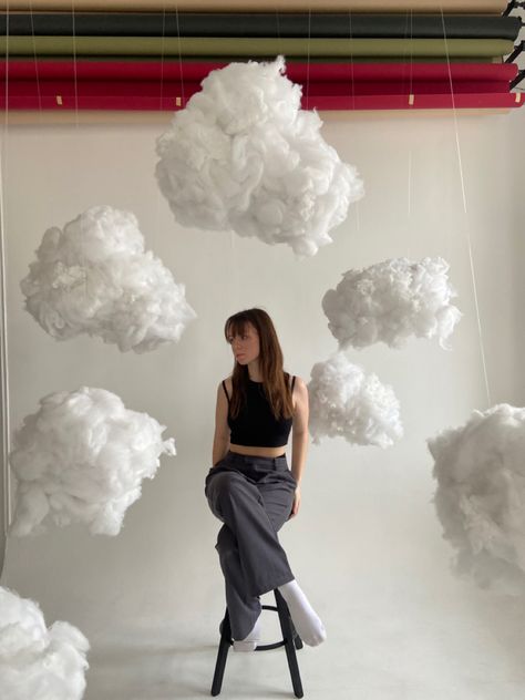 Clouds Stage Design, Diy Candyland Decorations, Cloud Photoshoot, Cloud Backdrop, Princess Shot, Diy Candyland, Sky Backdrop, Diy Newborn Photography, Cloud Decoration