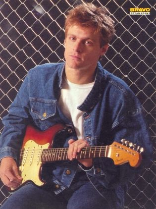 Bryan in 1987... Bryan Adams 80s, Rockstar Fashion, Monica Vitti, Marcello Mastroianni, Canadian Men, France Gall, Bryan Adams, Charlotte Gainsbourg, Run To You