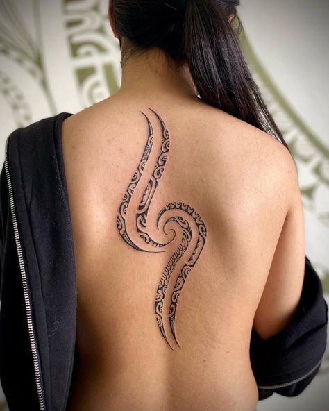 Spine Tattoo Maori Spine Tattoos For Women, Samoan Spine Tattoos For Women, Hawaiian Spine Tattoos For Women, Mermaid Spine Tattoos For Women, Jellyfish Spine Tattoo, Pheonix Spinal Tattoo, Spinal Tattoo, Nape Tattoo, Back Tattoo Women Spine