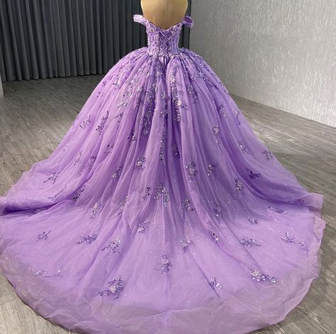 Butterfly Quince Dress, Light Purple Wedding Dress, Fairytale Wedding Gown, Purple Quinceanera, 15 Hairstyles, Purple Quinceanera Dresses, Mexican Quinceanera Dresses, Quinceanera Themes Dresses, Bubble Birthday