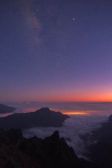 Sunset & Twilight Milky Way at Caldera de Taburiente during astronomical twilight, La Palma 2019 : spaceporn Black Skin White Hair, Astronomical Twilight, Dnd Party, Sony A7iii, Twilight Sky, Skin White, Fantasy Design, Satellite Image, Warhammer Art