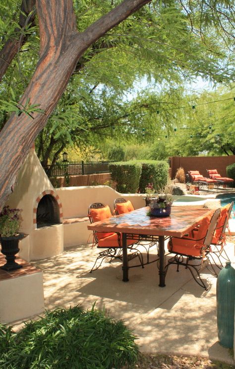 My friend Amber's kiva and patio in Arizona. She and her hubz created the beautiful table. Beautiful Arizona Homes, Beehive Fireplace, Southwest Cabin, Santa Fe Interior Design, Patio Goals, Mexican Courtyard, Tucson Style, Sedona Vacation, Arizona Backyard