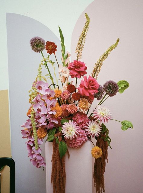 Funky Fall Wedding, Disco Flower Arrangements, Funky Floral Arrangements, Floral Arrangement Photography, Funky Wedding Florals, Eclectic Floral Arrangement, Colorful Floral Installation, 70s Floral Arrangements, Groovy Floral Arrangements