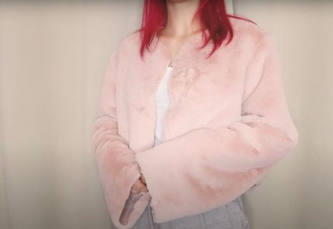 This is a guide to making a DIY faux fur coat. Learn how to make your own fur coat with this easy step-by-step sewing tutorial. Diy Faux Fur Coat, Diy Faux Fur, Coat Pin, Coat Pattern Sewing, Chanel Inspired, Snowy Winter, Pink Faux Fur, Faux Fur Fabric, Fur Fabrics