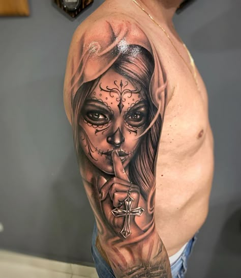 1,347 mentions J’aime, 5 commentaires - Amazing Tattoos & Artists (@unreal.tattoos) sur Instagram : "@lucas.rubio 🔥  Want to be featured on our page? Click the link in the bio ---------------- Tag a…" Skull Shoulder Tattoo For Women, Katrina Tattoo Mexicana, Best Sleeve Tattoos Men Unique, Candy Skull Tattoo For Men, 13 Tattoo Ideas, Shhh Tattoo, Day Of Dead Tattoo, Candy Skull Tattoo, Tattoo Fixes