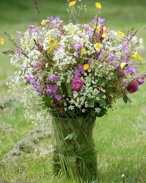 Bouquet Champetre, British Wedding, British Flowers, Deco Floral, Arte Floral, The Grass, Uk Wedding, Summer Flowers, Love Flowers