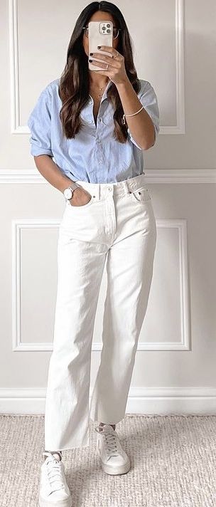 White Mom Fit Jeans Outfit, Old Money Mom Style, Country Club Mom Aesthetic, Loose White Jeans Outfit, Old Money Outfits Mom, Jeans Bianchi Outfit, Outfit Jean Blanc, White Shirt Blue Jeans Outfit Women, Outfit Pantalon Blanc