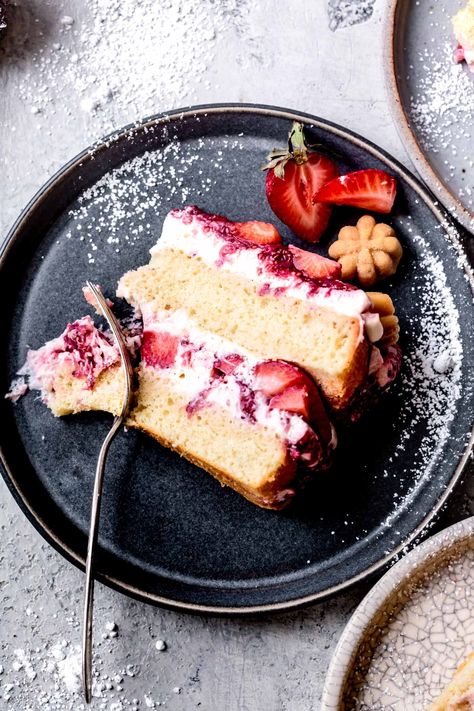 Gluten Free Sponge Cake, Gluten Free Strawberry Cake, Types Of Sponge Cake, Bojon Gourmet, Gluten Free Cake Recipe, Dairy Free Cake, Gluten Free Biscuits, Sponge Cake Recipes, Gluten Free Cake